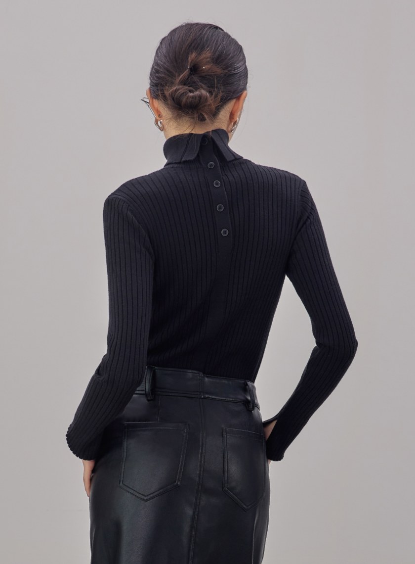 後開釦細節高領針織上衣